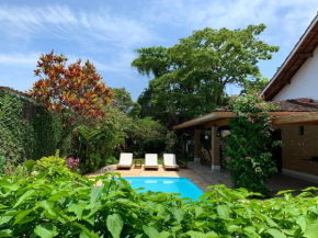Casa com piscina em Ubatuba-Itagu��